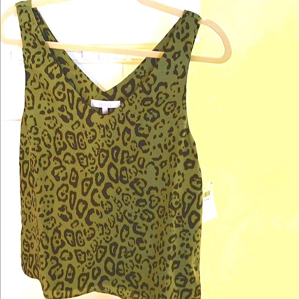 WAYF NWT women’s small Sleeveless V-neck Animal print lined top